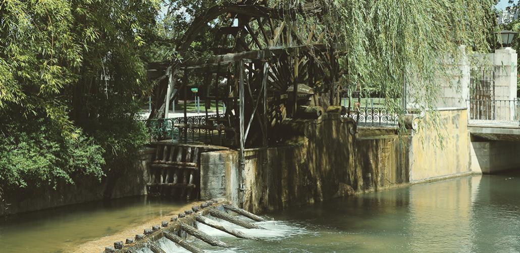 The Water Wheel, in Parque do Mouchao, descends from the wheels the Arabs used?